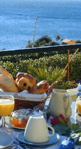 Fr&uuml;hst&uuml;ck auf der Terrasse